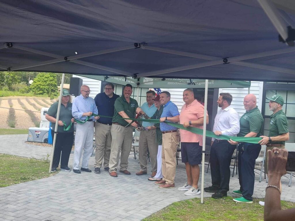 The Farmingville Hills Chamber of Commerce Headquarters is NOW OPEN!